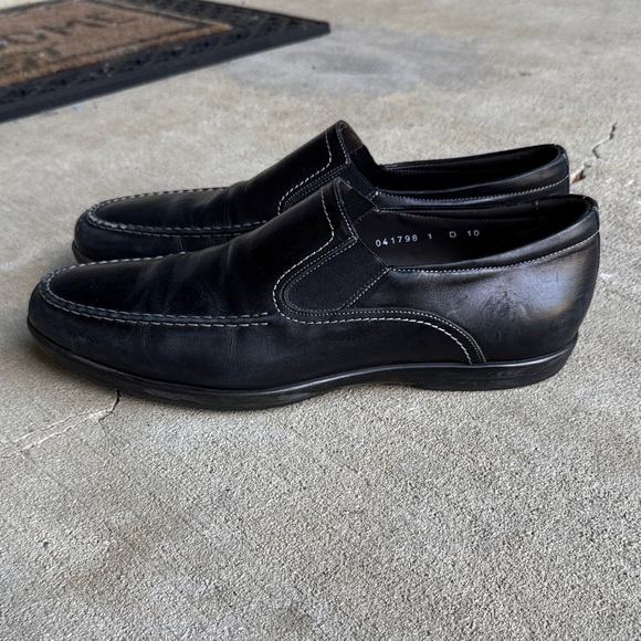 Santoni mens 10 D black leather round toe slip on loafer shoes EUC - Picture 1 of 11